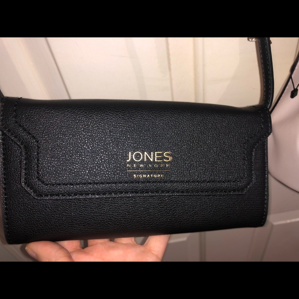 Purses keep scrolling - Picture 7 of 8